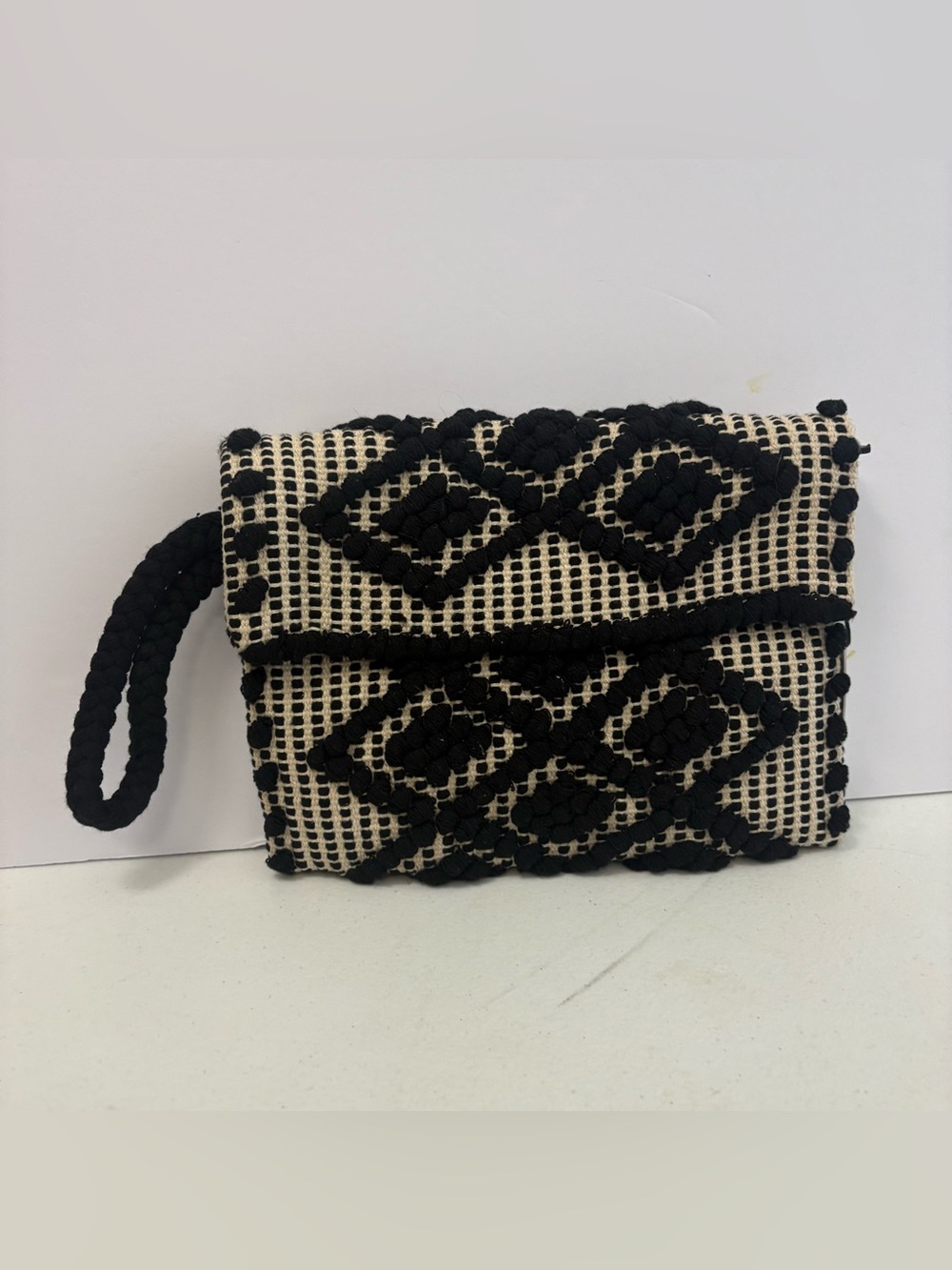 ELIZABETH AND JAMES Woven Wristlet Clutch Purse Textured Bag Diamond Aztec Boho